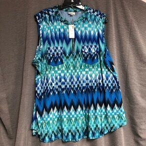 NWT Avenue, 22/24, sleeveless zipper neck, chest pockets, chevron pattern top
